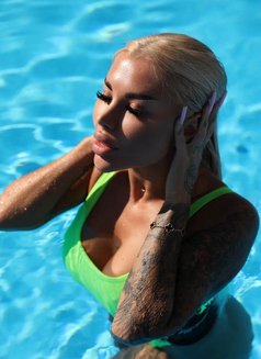 Julia - escort in Jeddah Photo 6 of 19