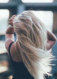 Julia - masseuse in Riyadh Photo 3 of 4