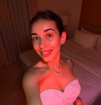 Julia - escort in Riyadh Photo 3 of 9