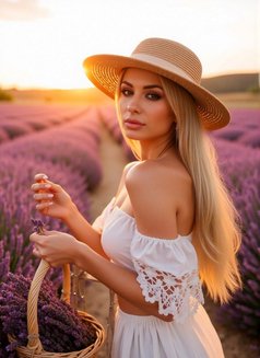 Julia - escort in Tbilisi Photo 4 of 16