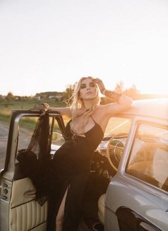 JULIA Russian Model - escort agency in Dubai Photo 7 of 16