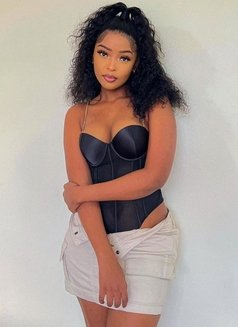 Julia - escort in Pune Photo 2 of 4