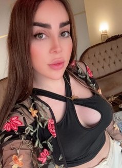 Julia شيميل عربية زيارة - Transsexual escort in Beirut Photo 12 of 12