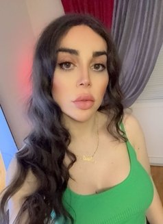 Julia شيميل عربية زيارة - Transsexual escort in Beirut Photo 1 of 12