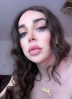 Julia شيميل عربية زيارة - Transsexual escort in Beirut Photo 2 of 12