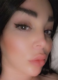 Julia شيميل عربية زيارة - Transsexual escort in Beirut Photo 8 of 12