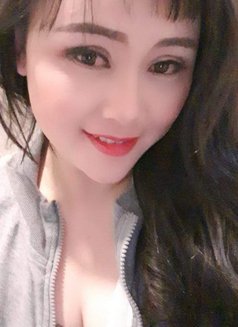 Julia - escort in Candolim, Goa Photo 6 of 7