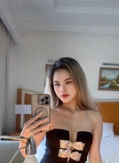 Kelly - puta in Dubai Photo 7 of 7