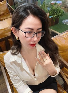 Julia - escort in Dubai Photo 3 of 4