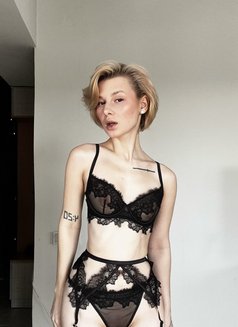 Julia777 - puta in Riyadh Photo 4 of 10