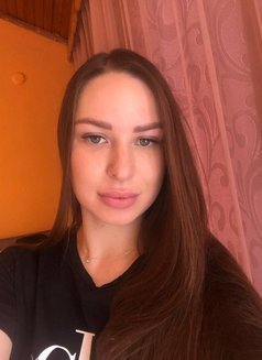 Julianna - puta in Beirut Photo 15 of 20