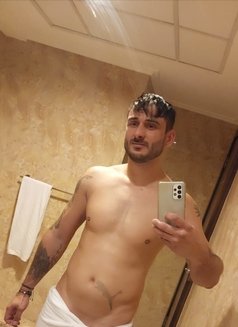 Juliano Massage - Male escort in Reykjavík Photo 4 of 10