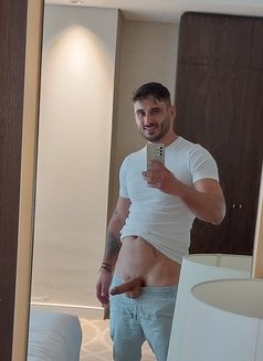 Juliano Massage - Male escort in Reykjavík Photo 8 of 10