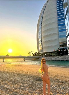 Julie - puta in Dubai Photo 3 of 16