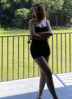 Julie - escort in Cairo Photo 4 of 5