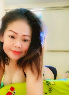 Julie - escort in Manila Photo 3 of 10