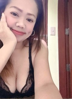 Julie - escort in Manila Photo 5 of 10