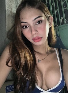 Julie - Transsexual escort in Manila Photo 4 of 9