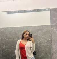 Julie - Transsexual escort in Manila