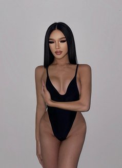 Julie ladyboy both+top 69 - masseuse in Al Manama Photo 10 of 14