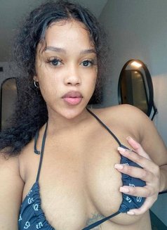 Julie - escort in Jeddah Photo 1 of 2