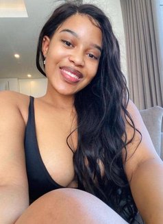 Julie - escort in Jeddah Photo 2 of 2