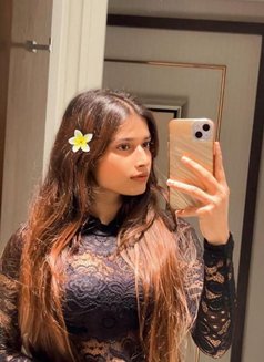 Julie - escort in Pune Photo 8 of 11