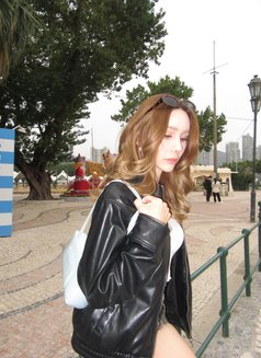 Julie - escort in Tokyo Photo 6 of 9