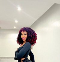 Julie - escort in Abu Dhabi Photo 1 of 3