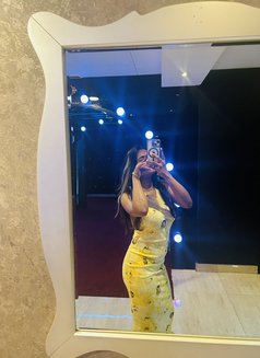 Julie🦋 - escort in Dubai Photo 2 of 3
