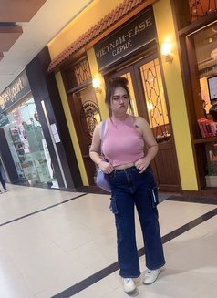 Julie - escort in Gurgaon Photo 5 of 7