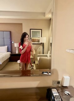 Julie - Transsexual escort in Dubai Photo 10 of 11