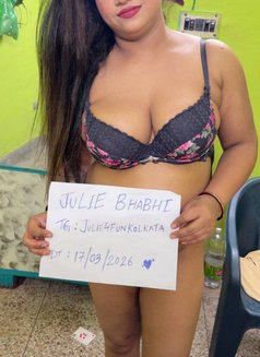 Julie we are couple - adult performer in Kolkata Photo 21 of 22