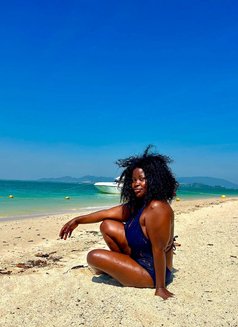 Julie - escort in Yiwu Photo 3 of 3