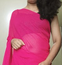 Julie07 - escort in Kochi Photo 1 of 5