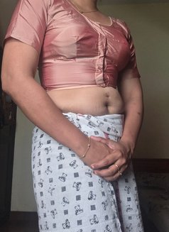 Julie07 - escort in Kochi Photo 5 of 5