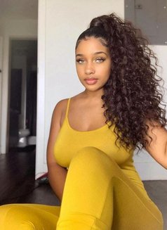 Julies Amira - escort in Kuwait Photo 2 of 3