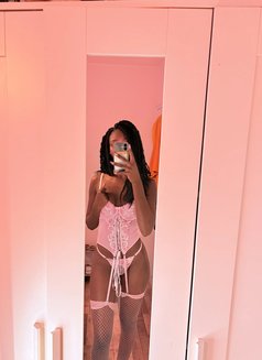 Juliet - puta in Yokosuka Photo 1 of 3