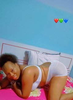 Juliet - escort in Muscat Photo 2 of 4