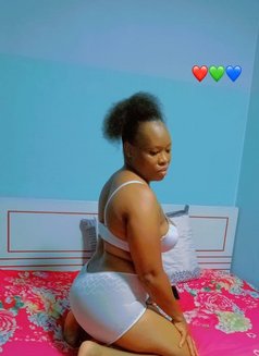 Juliet - escort in Muscat Photo 4 of 4