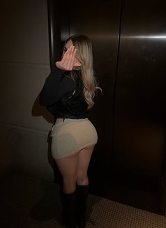 Juliette - escort in Muscat Photo 3 of 10