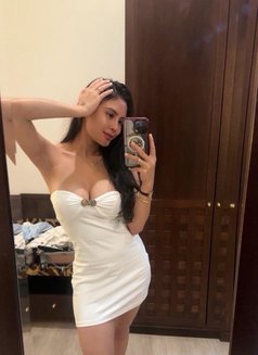 Julisa - puta in Kuwait Photo 3 of 4