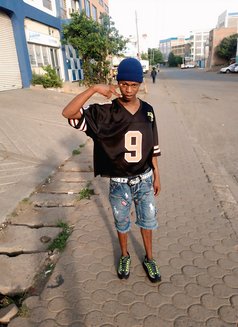 Julius - Male escort in Nairobi Photo 3 of 4