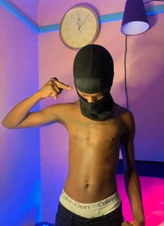 Julius - Male escort in Nairobi Photo 4 of 4