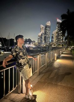 Julius - masseur in Singapore Photo 3 of 5