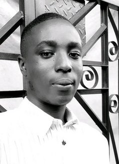 Julius - Male adult performer in Lagos, Nigeria Photo 1 of 2
