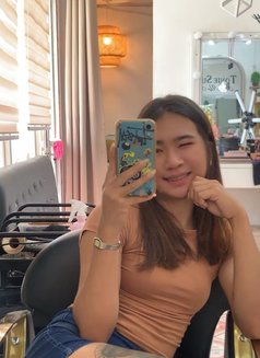 Julliana - masseuse in Makati City Photo 1 of 2