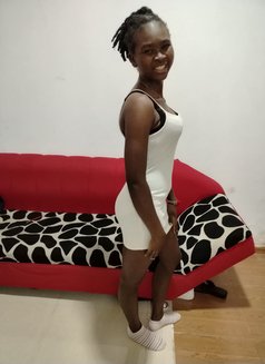 Jully - puta in Jeddah Photo 2 of 2