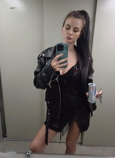 July - escort in Hong Kong Photo 13 of 17