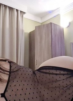 July New yas island - masseuse in Abu Dhabi Photo 8 of 11